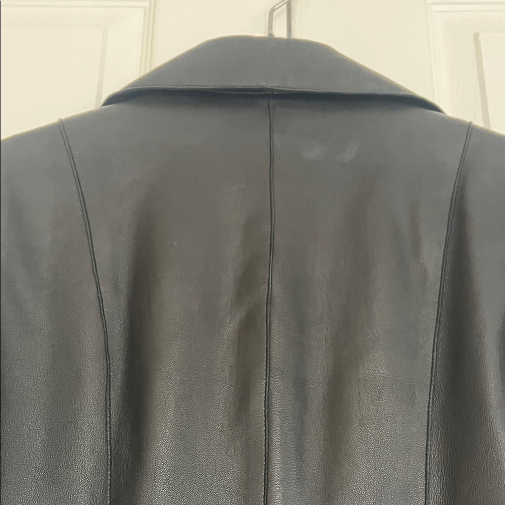 Vintage Bebe genuine leather Sleek Black Trench Coat tailored fit with 3 buttons - Picture 10 of 12